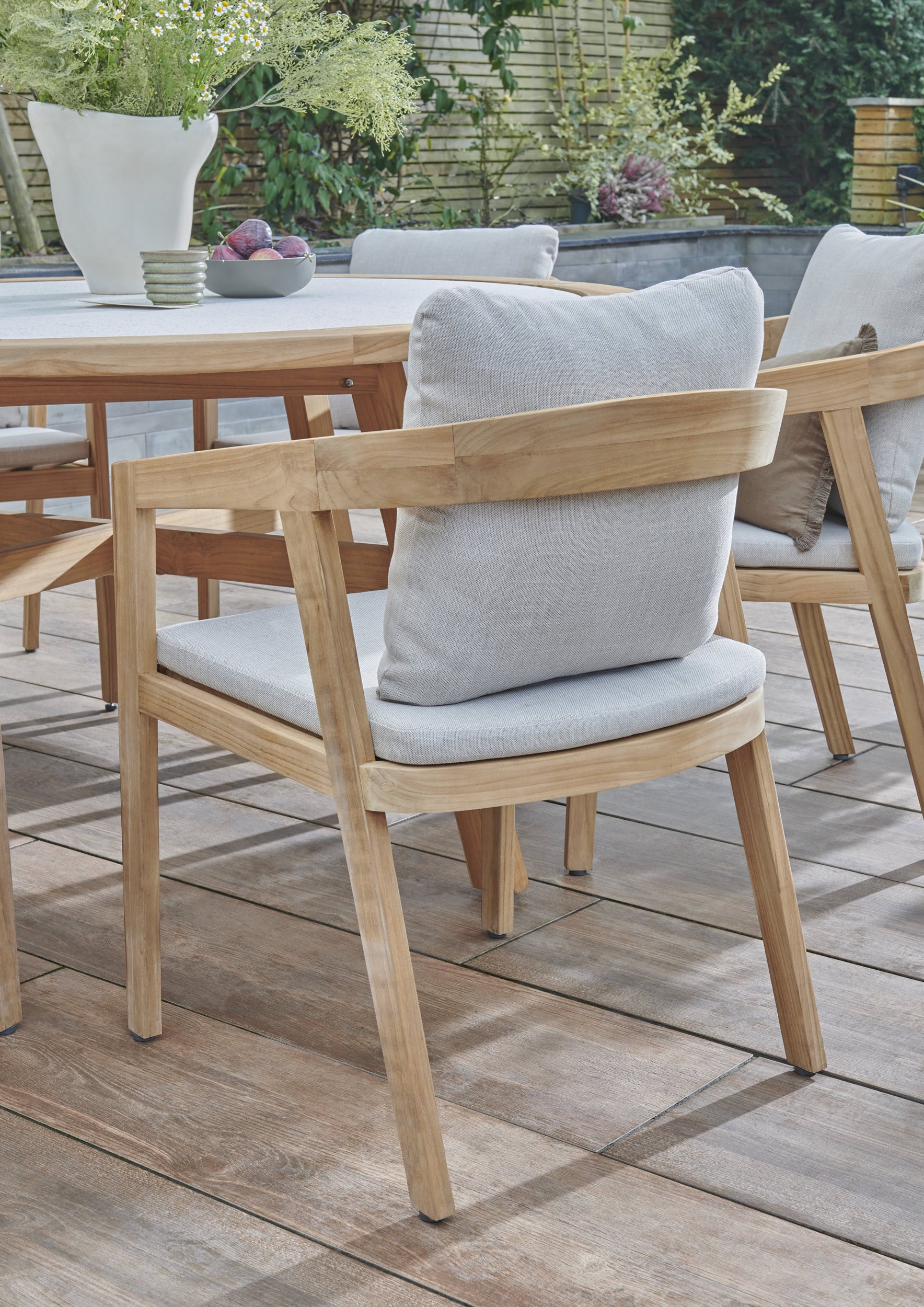 Kubu dining chair with cushions