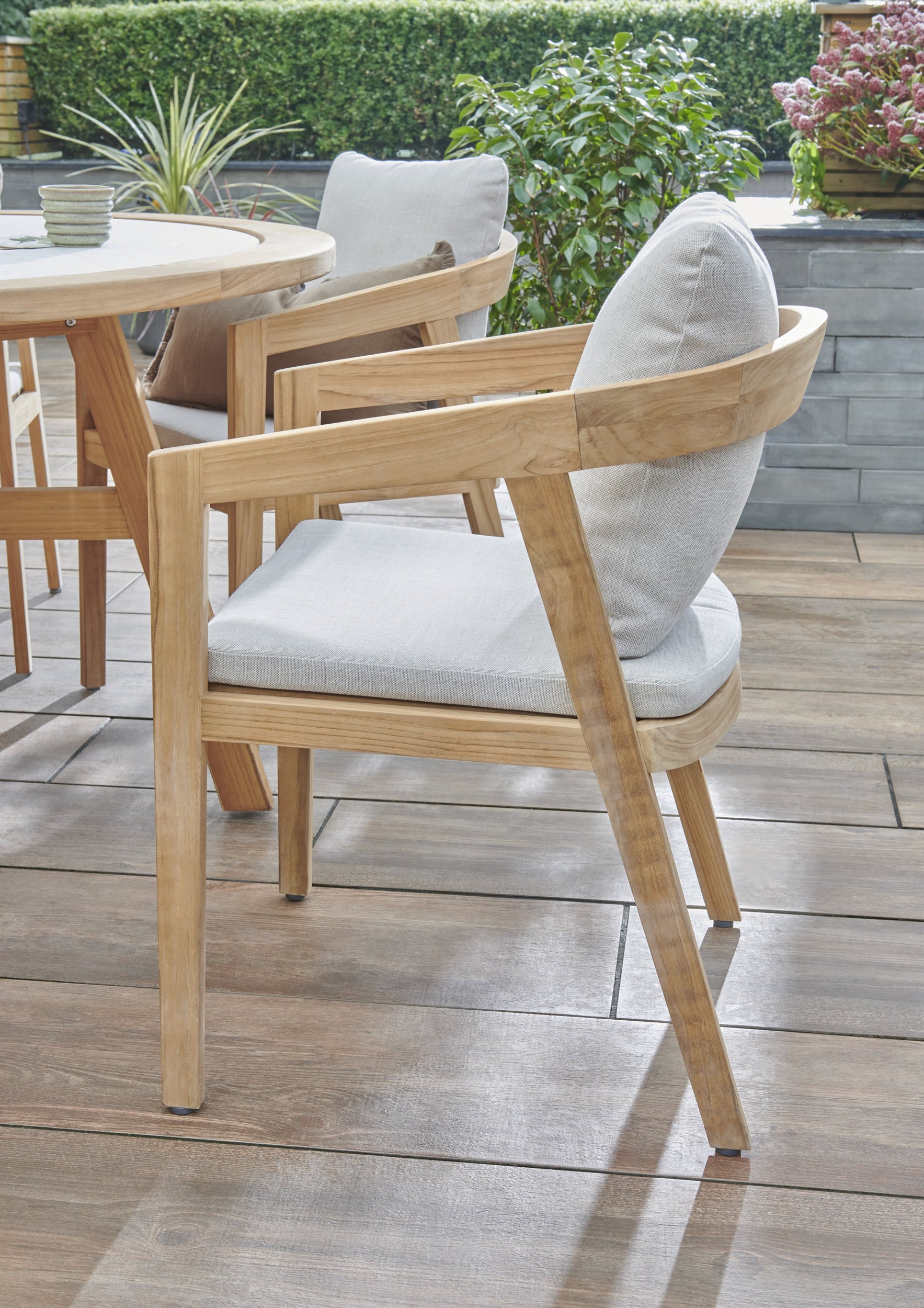 Kubu dining chair with cushions