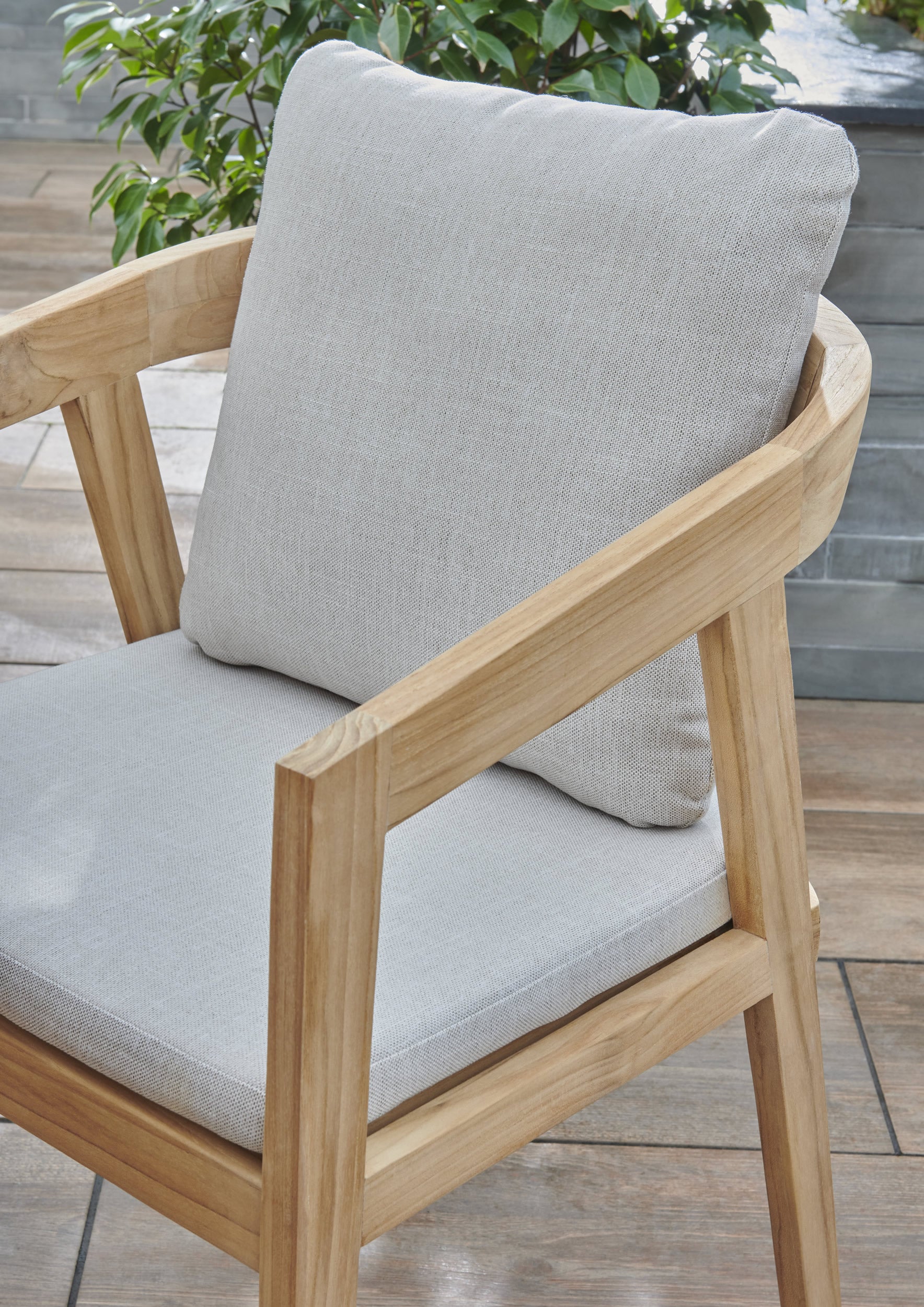 Kubu dining chair with cushions