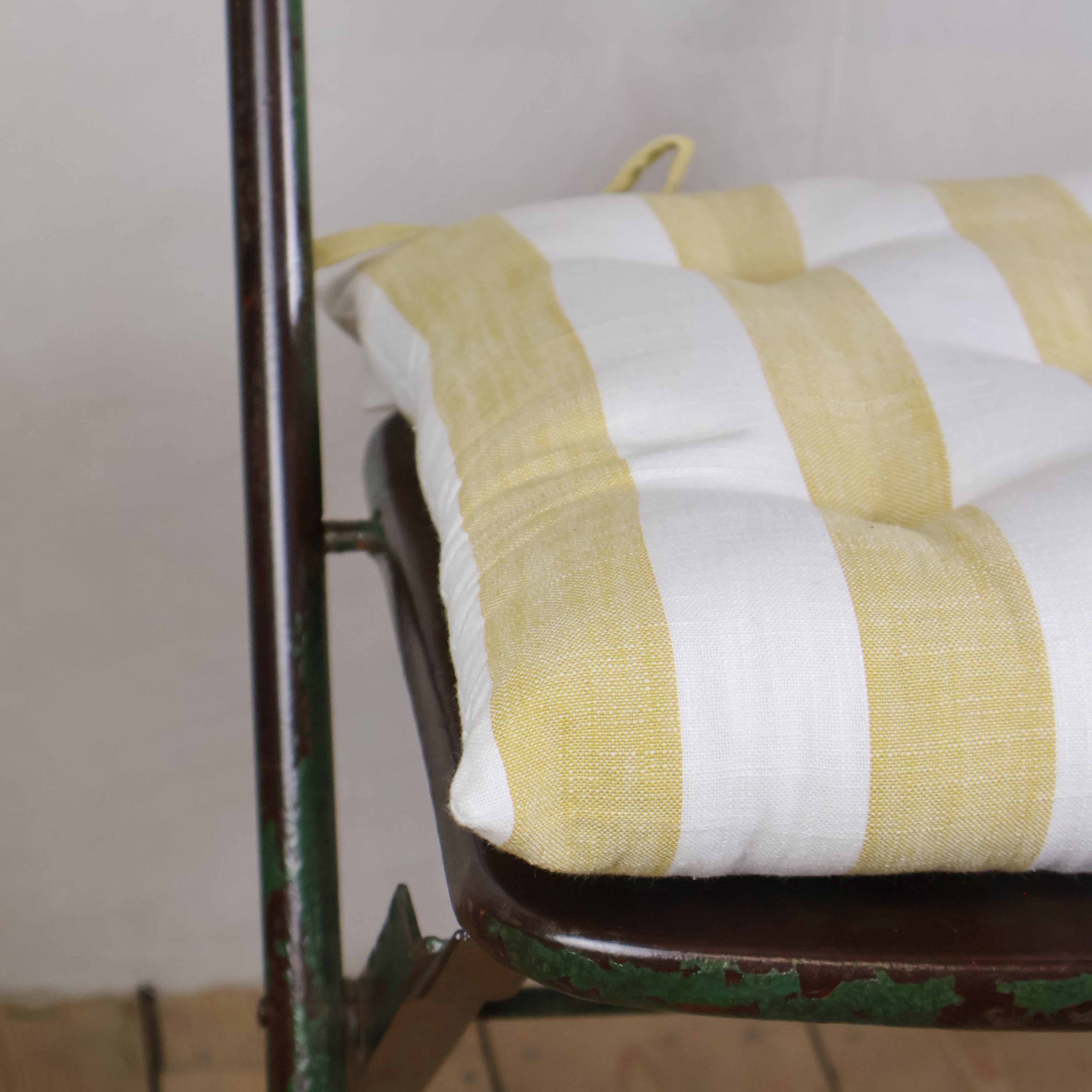 Wide Stripe Seat Pad with Ties Honeydew
