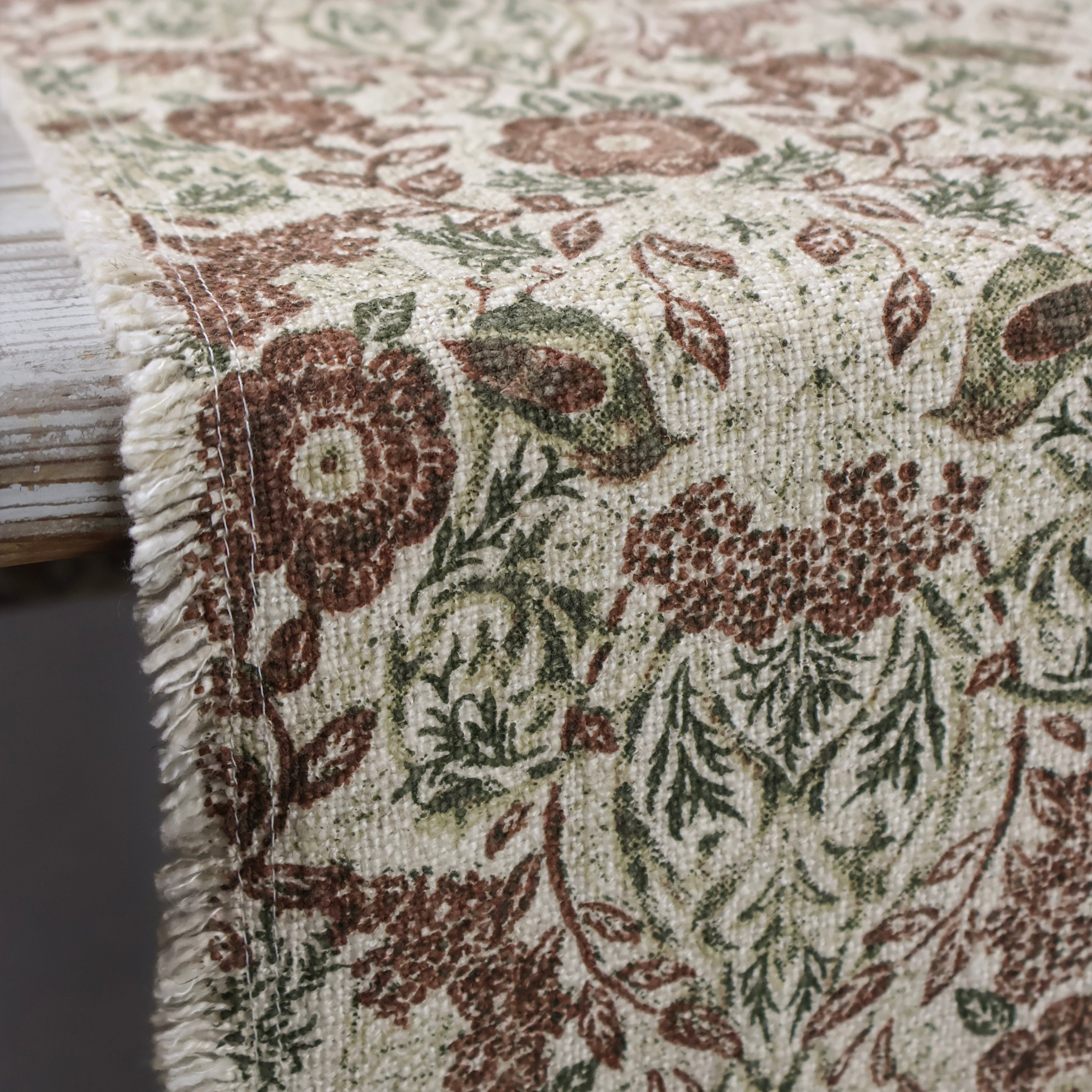 Jenny wren table runner