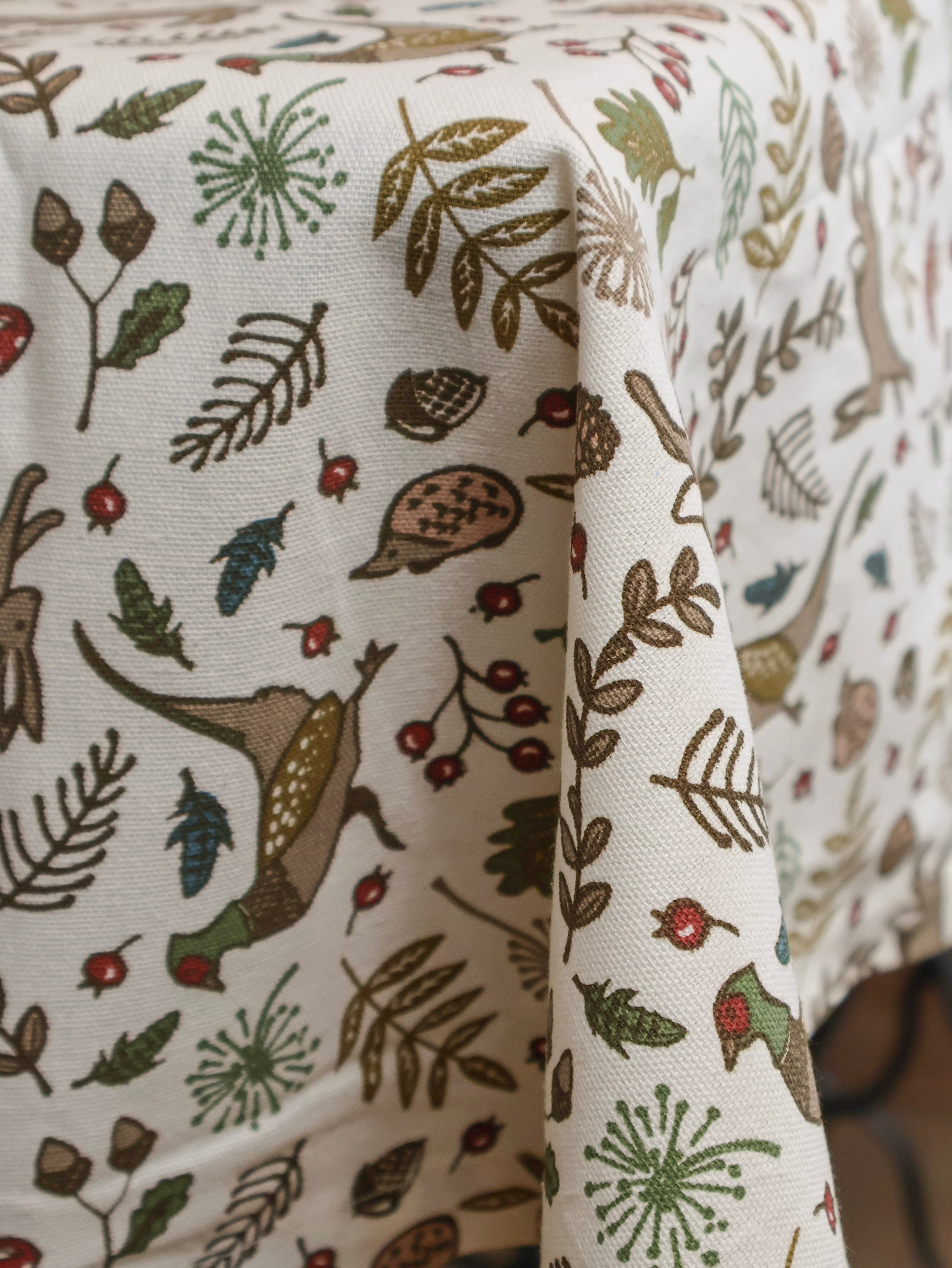 Into the woods tablecloth 130x180cm